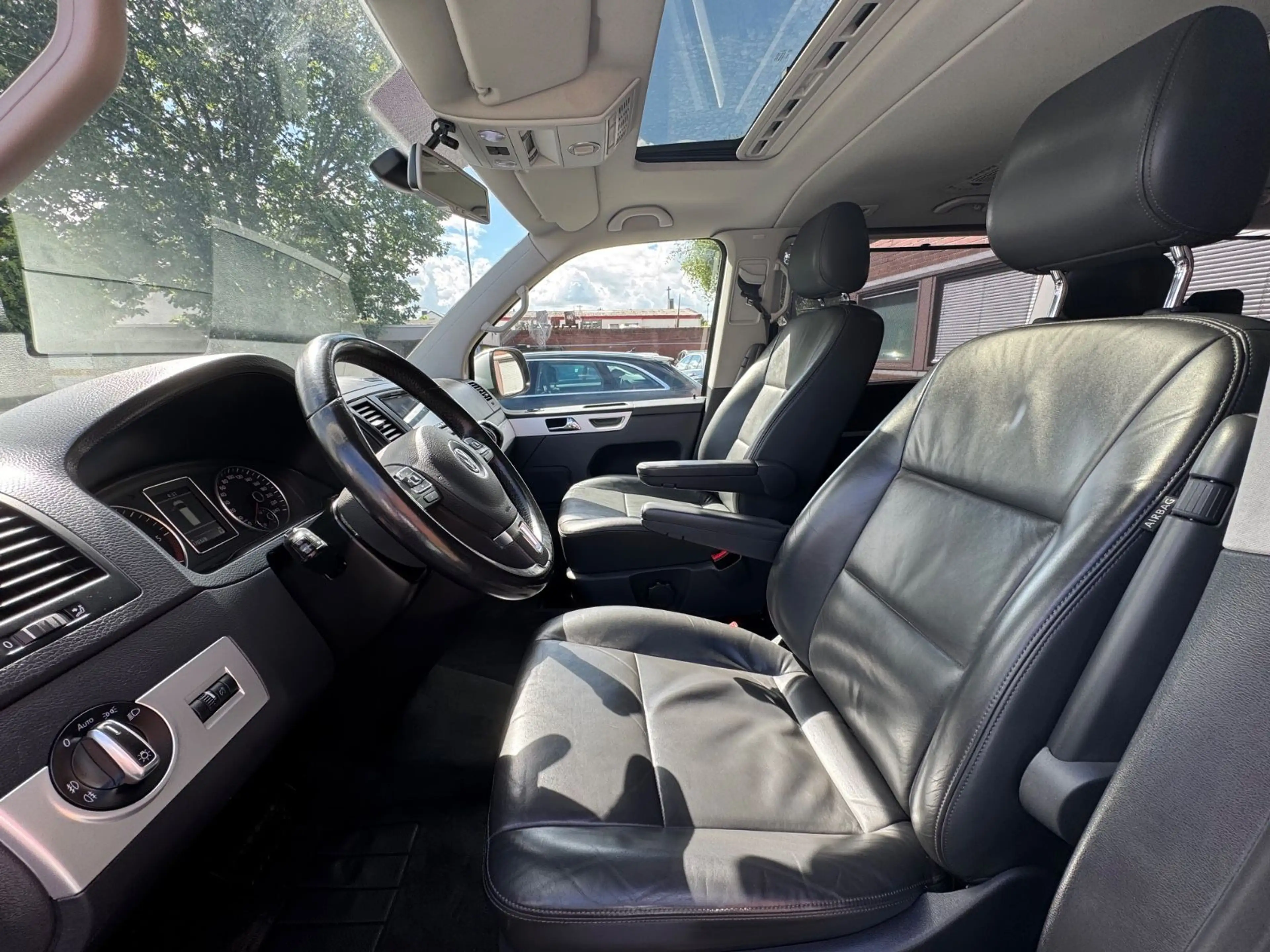 Volkswagen T5 Multivan Highline 4Motion *PANO*LEDER*KAMERA* — photo 11