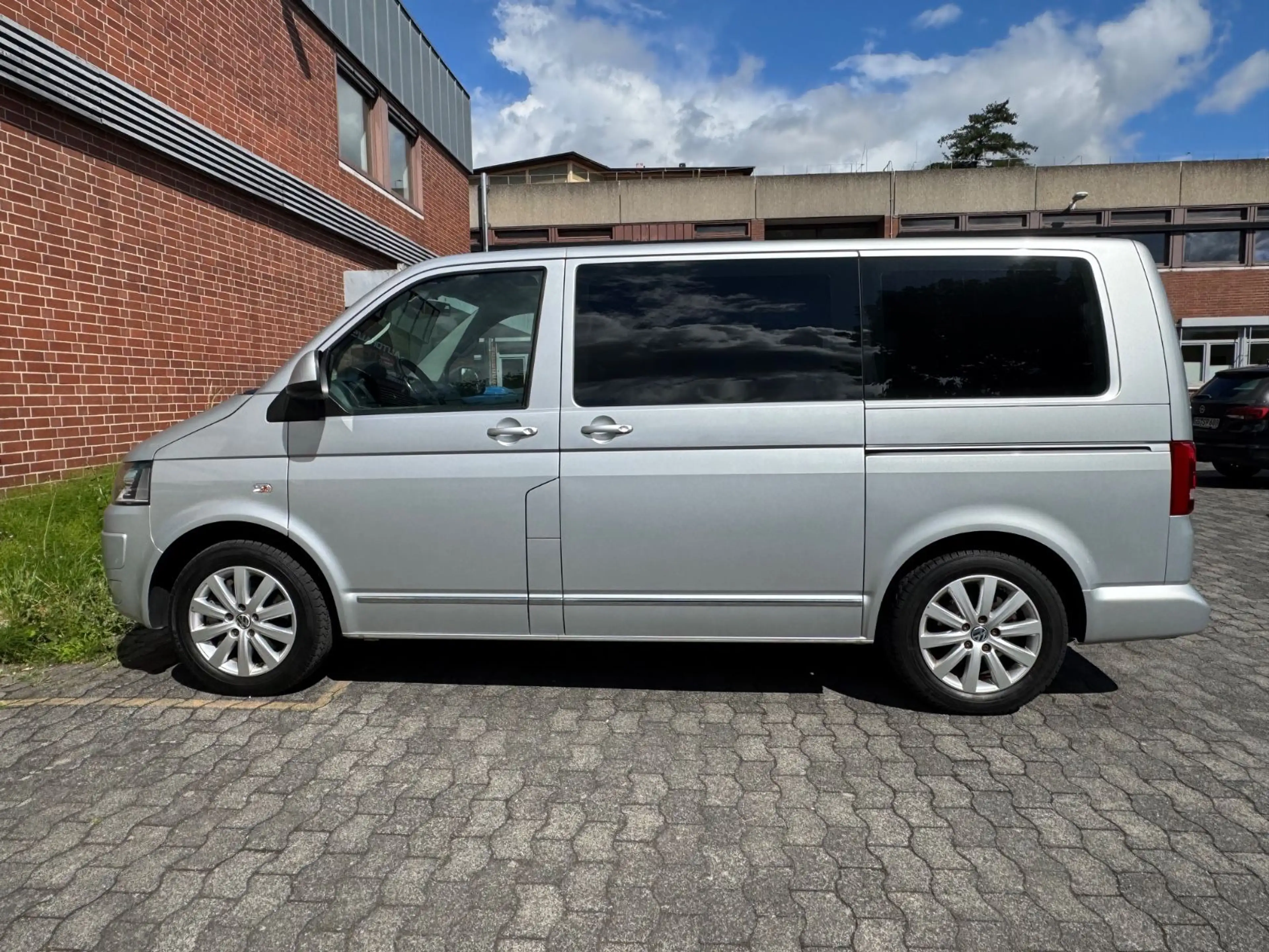 Volkswagen T5 Multivan Highline 4Motion *PANO*LEDER*KAMERA* — photo 8