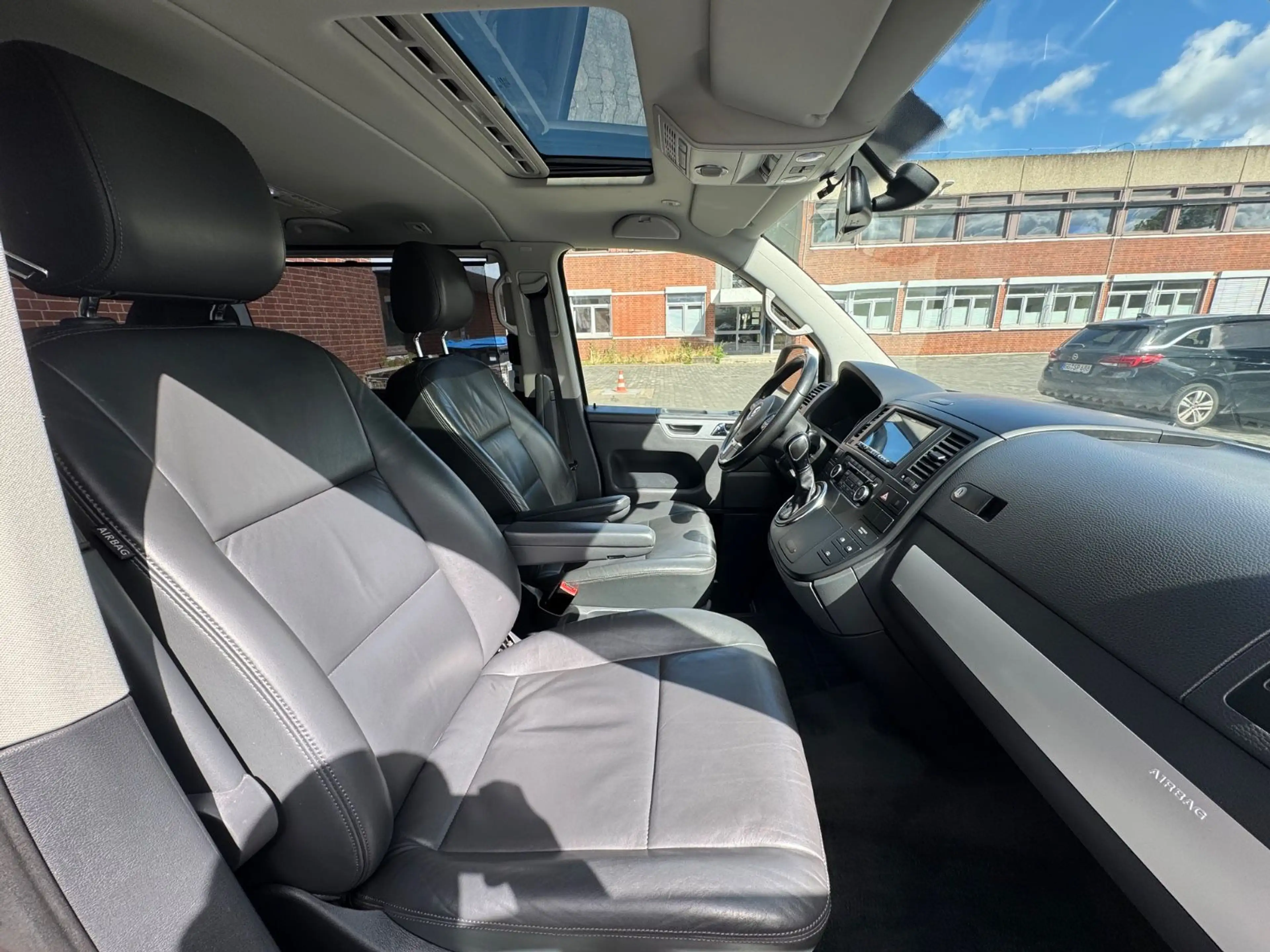 Volkswagen T5 Multivan Highline 4Motion *PANO*LEDER*KAMERA* — photo 12