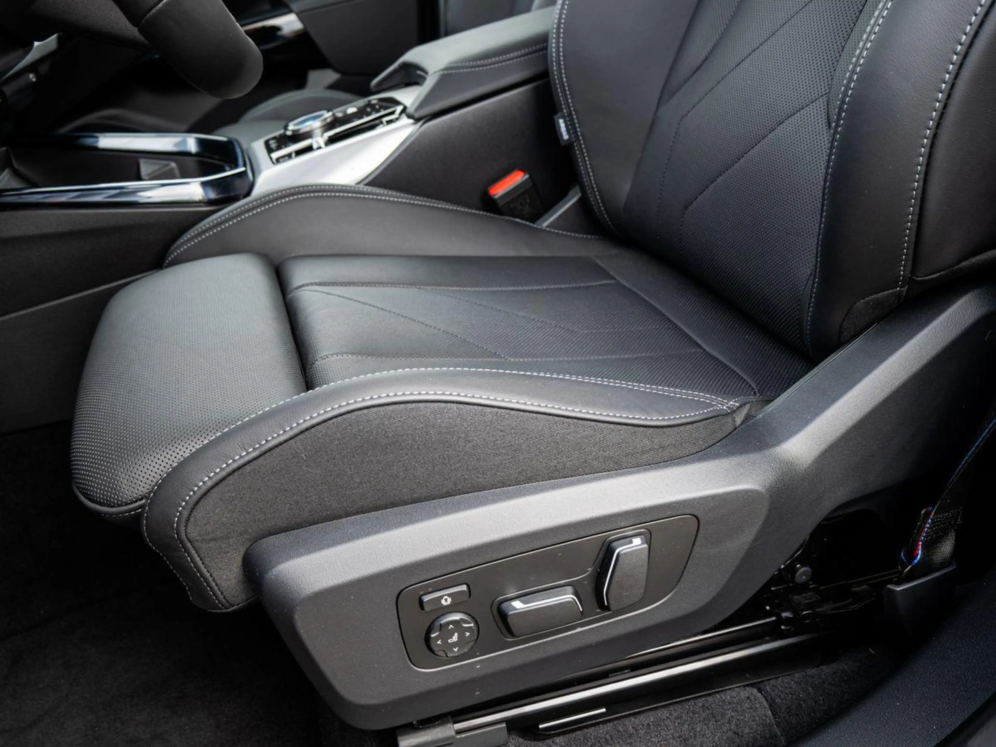 BMW X3 40d xDrive M SportPRO 21" PANO Leder DrAsPro — photo 7