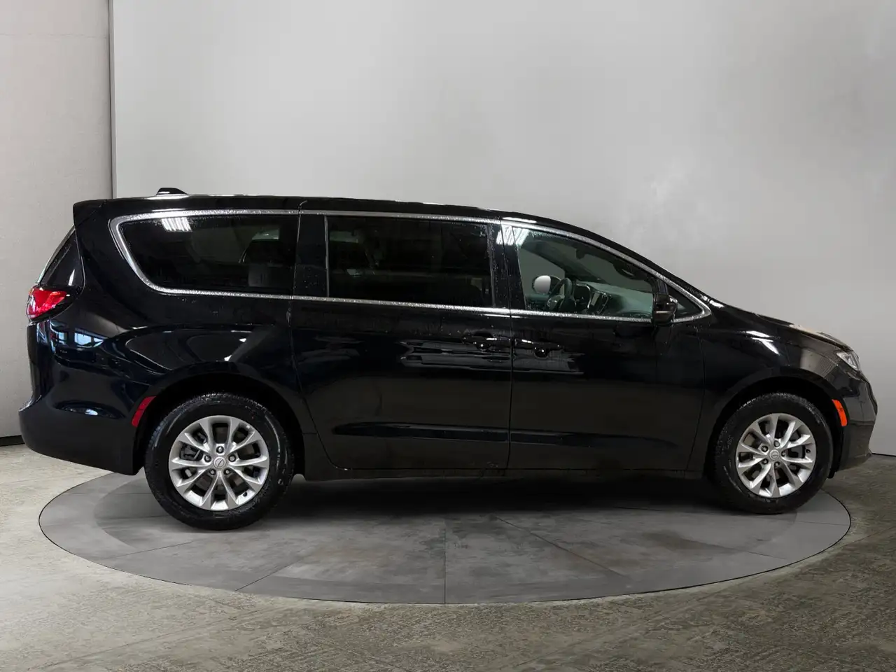 Chrysler Pacifica снимка Chrysler Pacifica
