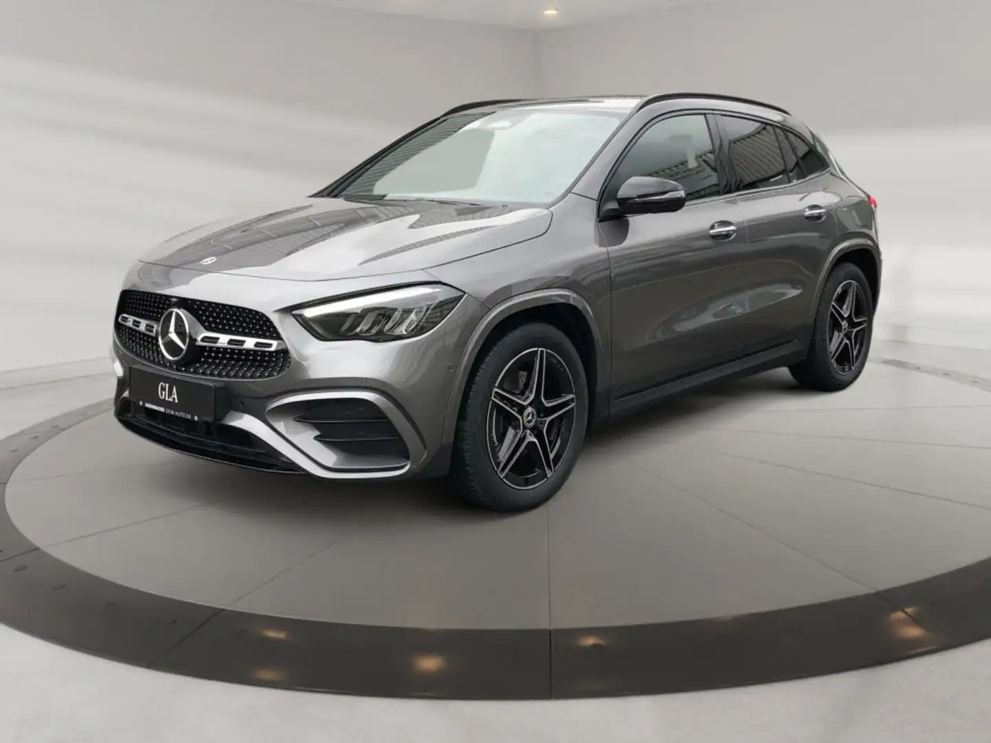 Mercedes-Benz GLA 180 +MBUX+AMG+Wide+AHK+SpurW+W-Paket+S-Sitz Grau - 2