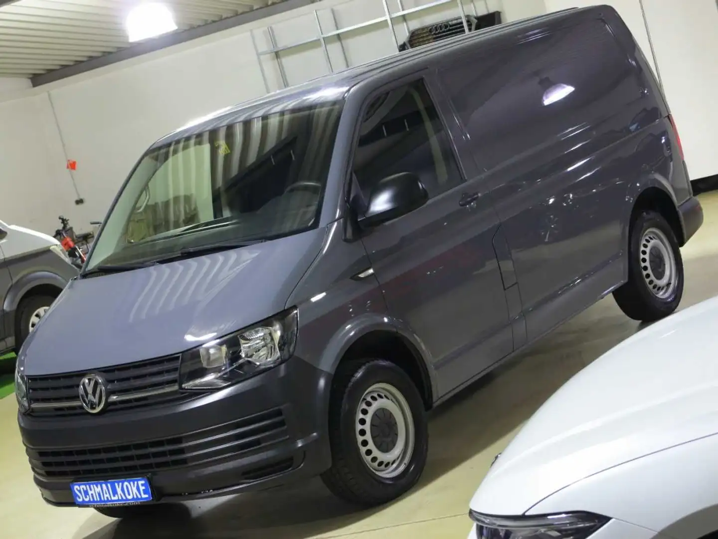 Volkswagen T6 Transporter Kasten 2.0 TDI SCR EU6 AHK Navi Grijs - 2