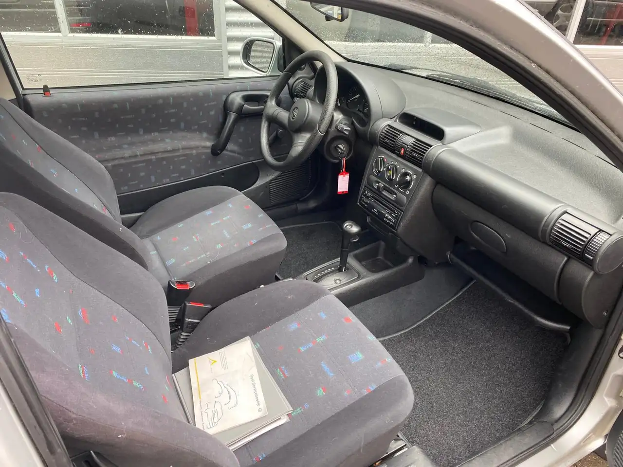 Opel Corsa 1.2i-16V Strada - Automaat - Stuurbekrachtiging, foto 5