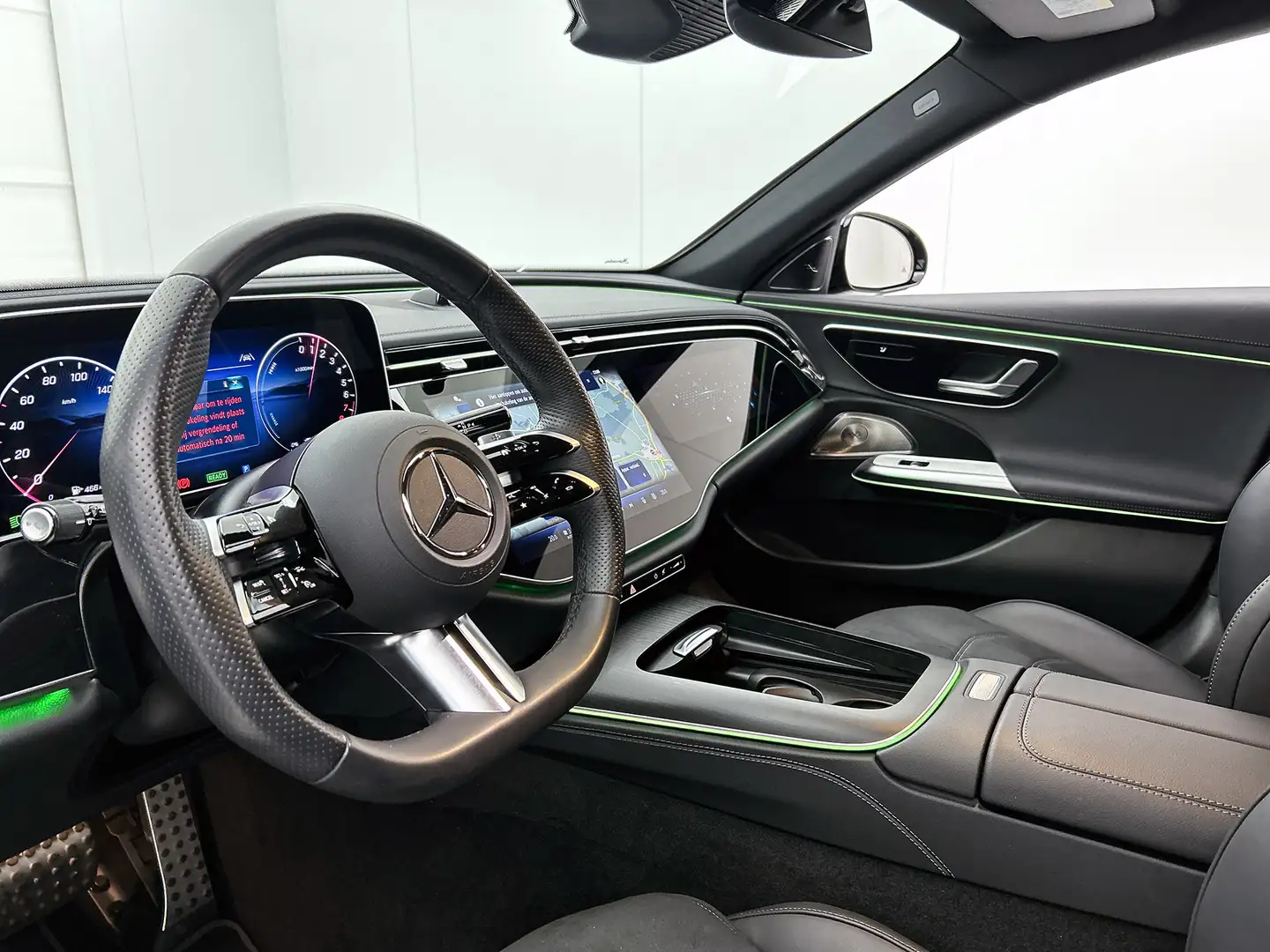 Mercedes-Benz E 300 Estate e AMG Line Superscreen, Trekhaak, Burmester Grau - 2