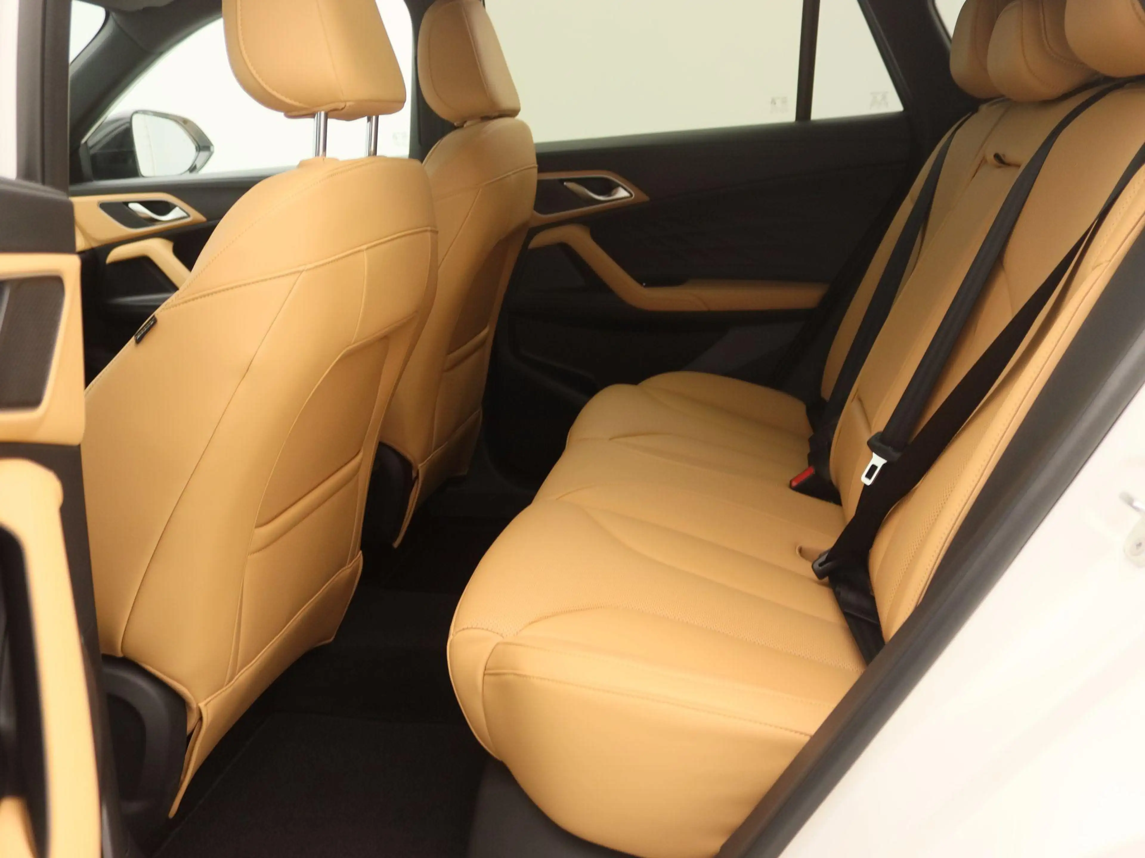 MG HS 1.5 Hybrid+ Aut. Luxury | Demo | Bruin Interieur | — photo 14