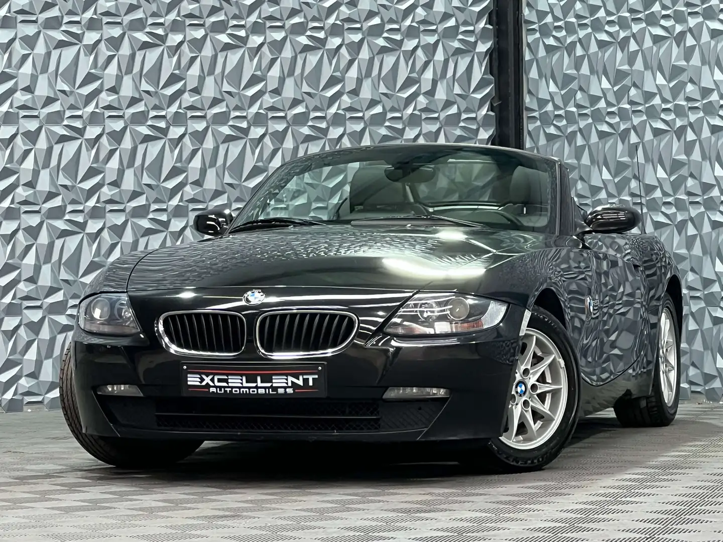 BMW Z4 2.0i 16v/cabriolet/GPS/CUIR/AIRCO/GARANTIE 12 MOIS Noir - 1
