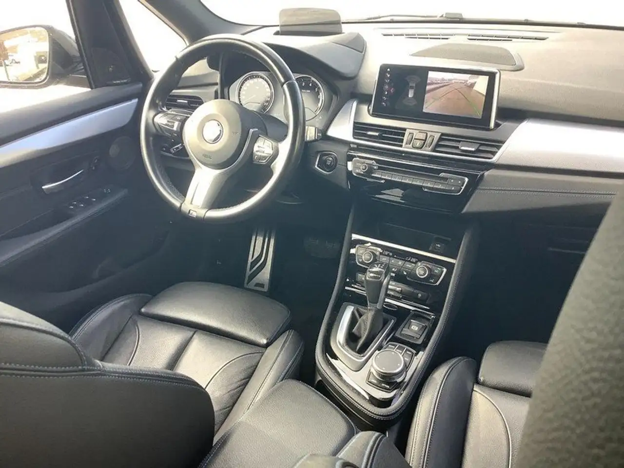 BMW 225