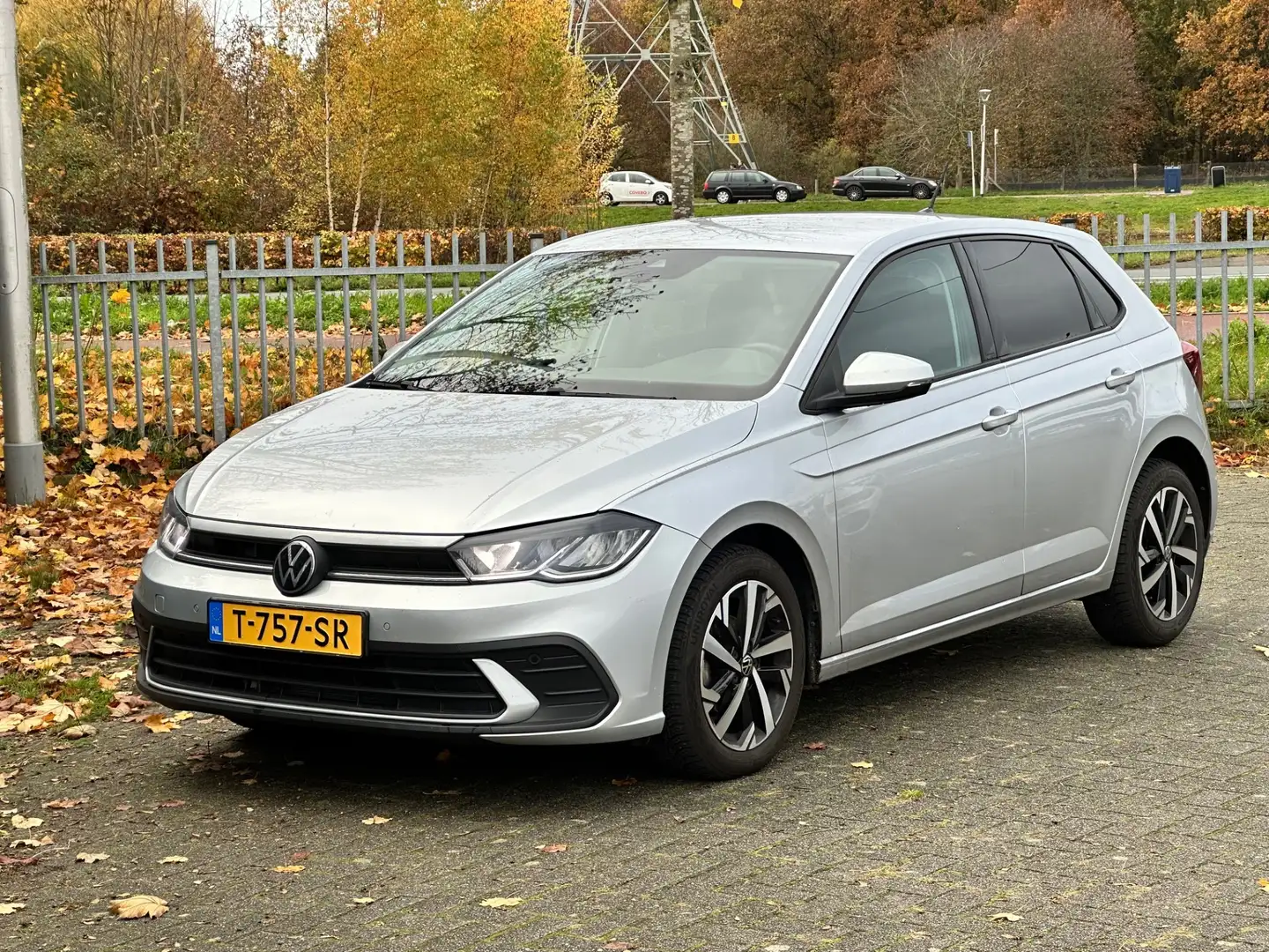 Volkswagen Polo 1.0 TSI 95pk DSG Life Business Navigatie Camera Grau - 2