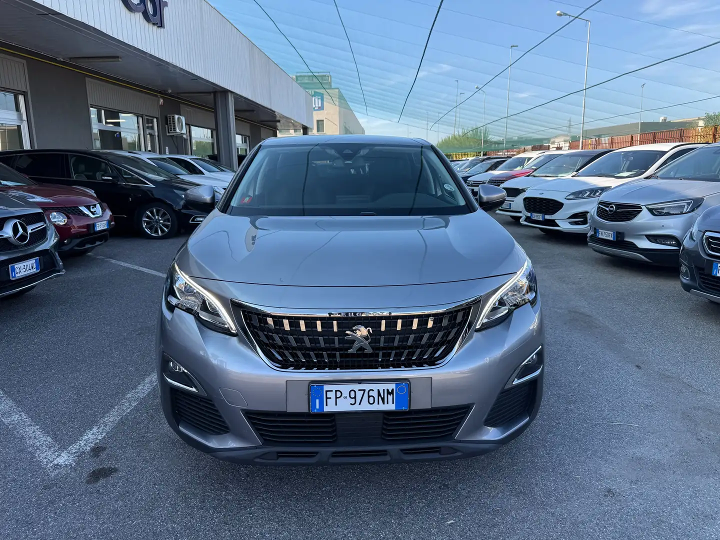 Peugeot 3008 3008  1.5 bluehdi Šedá - 2