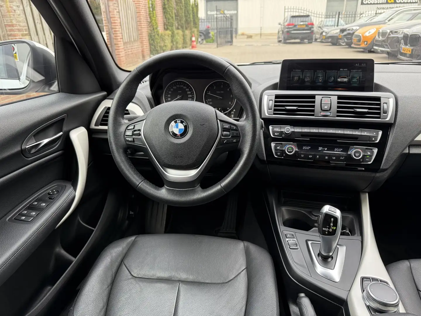 BMW 118 1-serie 118d Centennial High Executive NL auto Bílá - 2