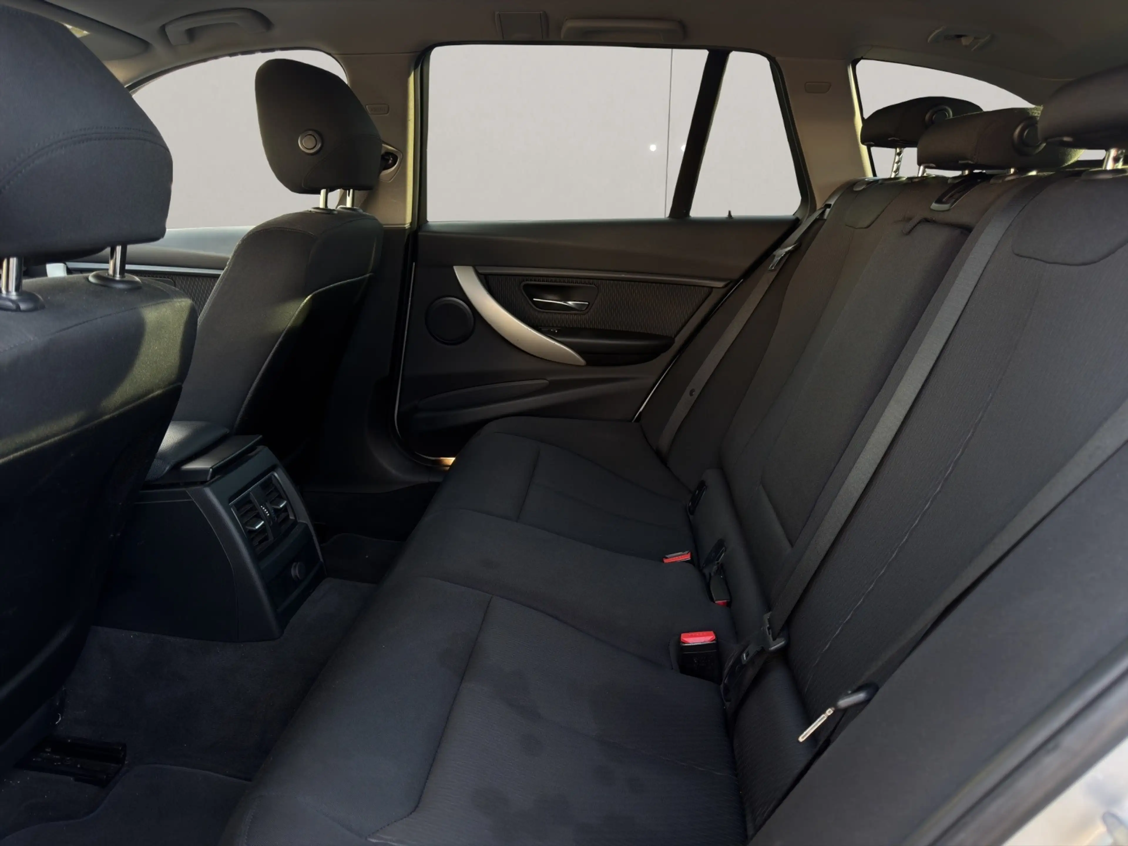 BMW 318 d AUTOMATIK FACELIFT TOURING KLIMA SHZ NAVI — photo 14