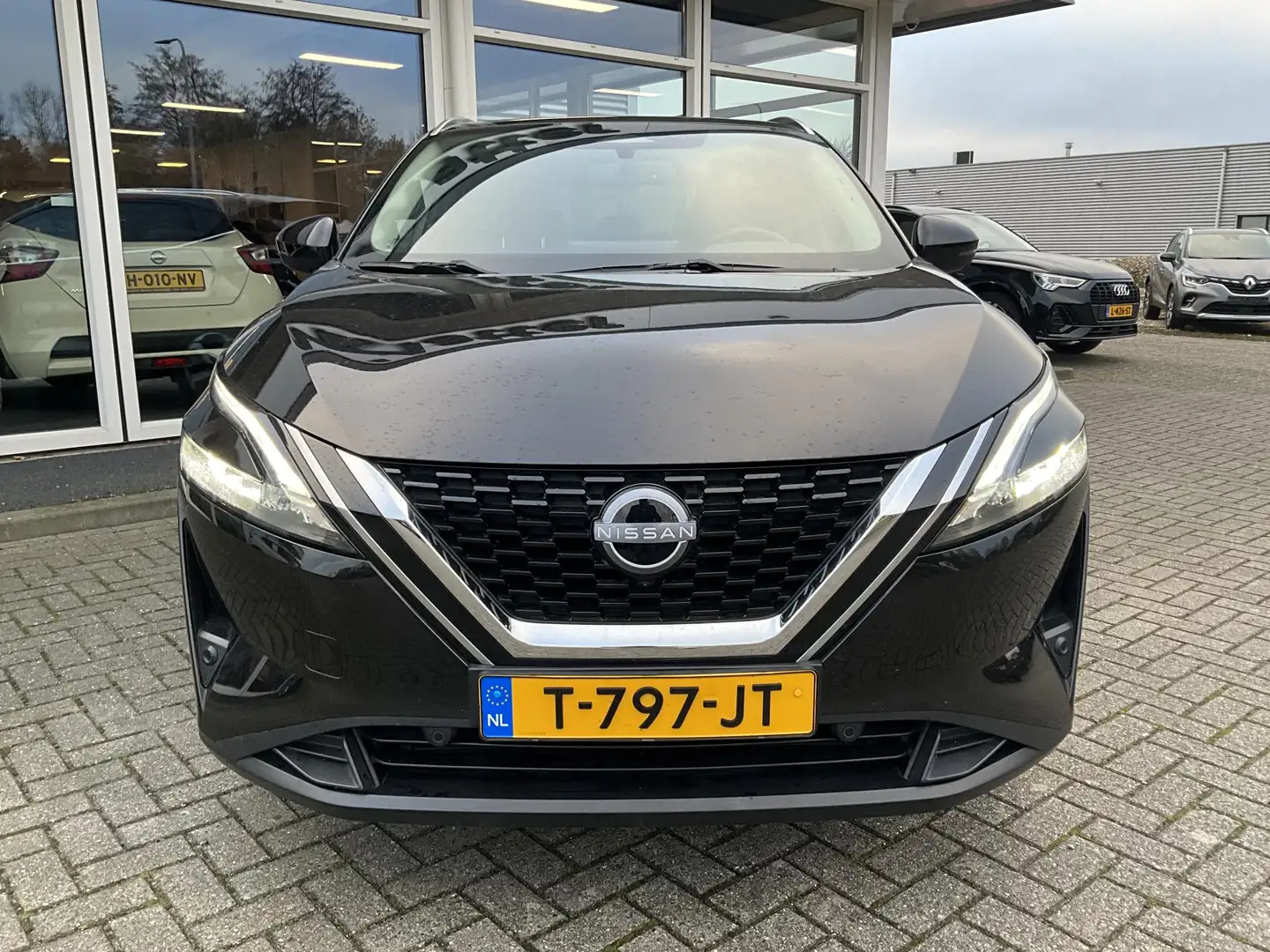 Nissan Qashqai 1.3 MHEV Xtronic N-Connecta Pano Schwarz - 2
