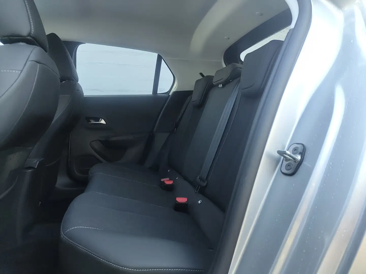 Opel Corsa F e Elegance Illux Navi-Pro Park&Go KAM PDC Silber - 2