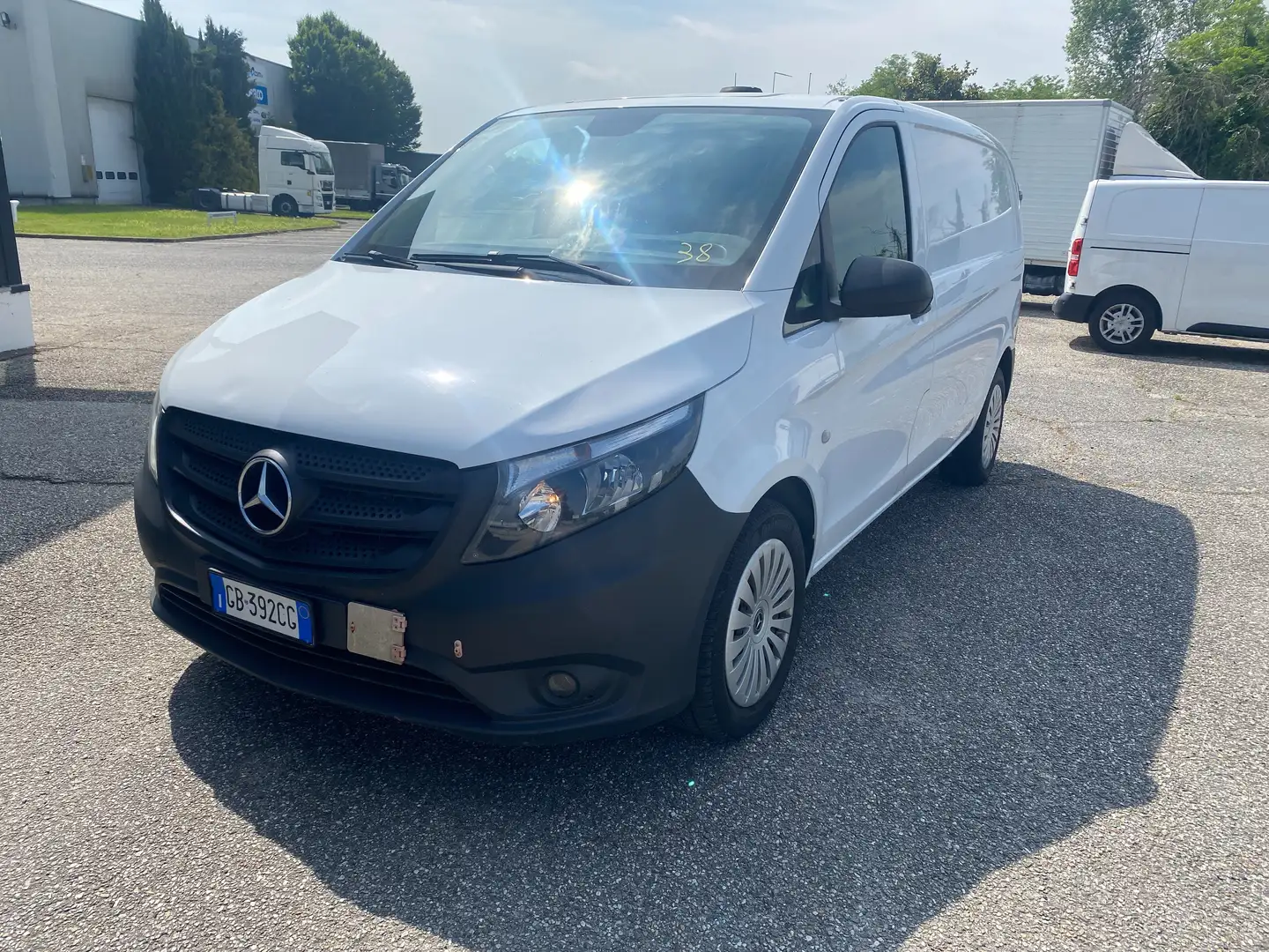 Mercedes-Benz Vito 4x4 Compact Van - Officina Mobile Weiß - 1