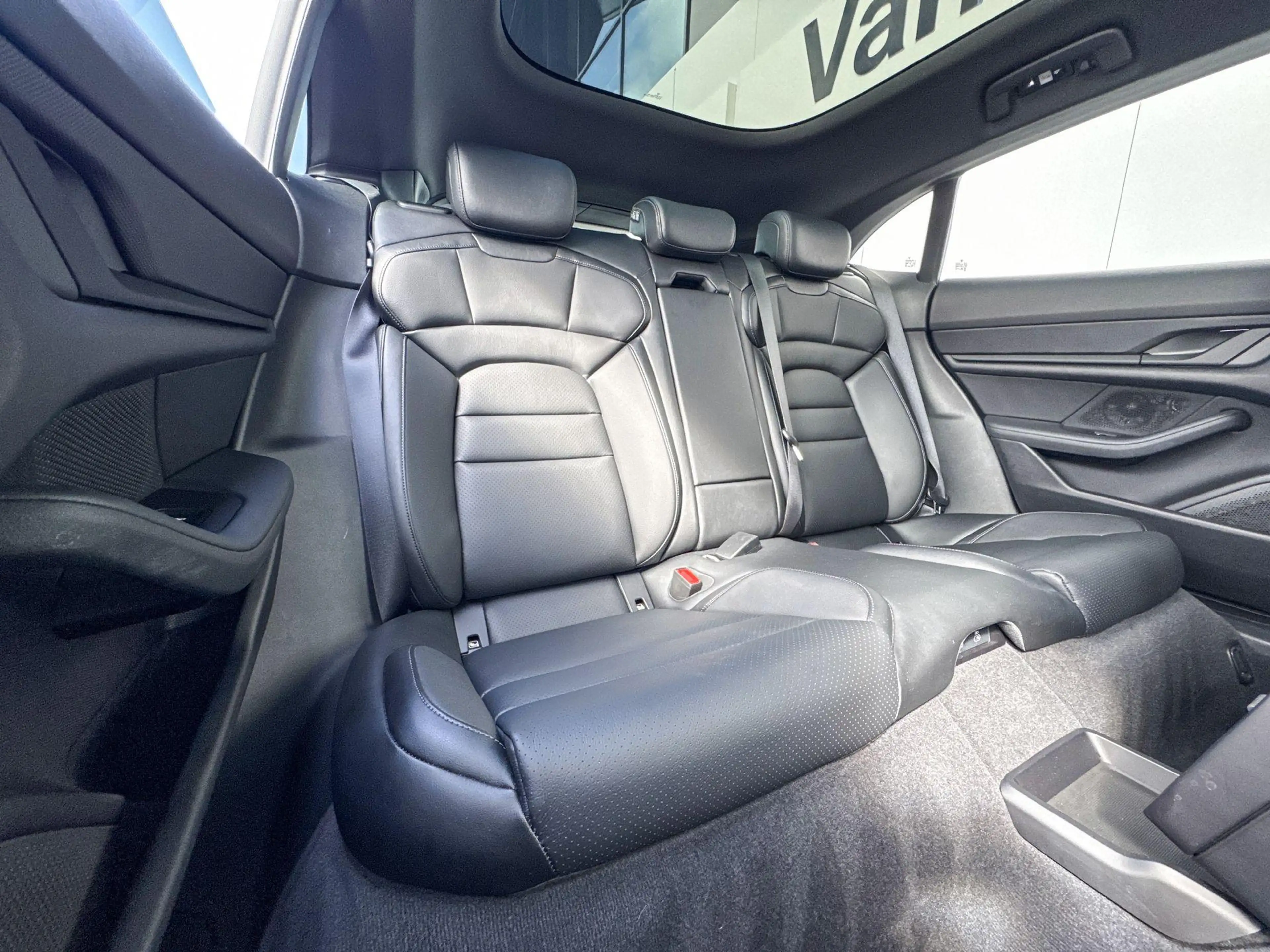 Porsche Taycan Cross Turismo 4 93 kWh — photo 8