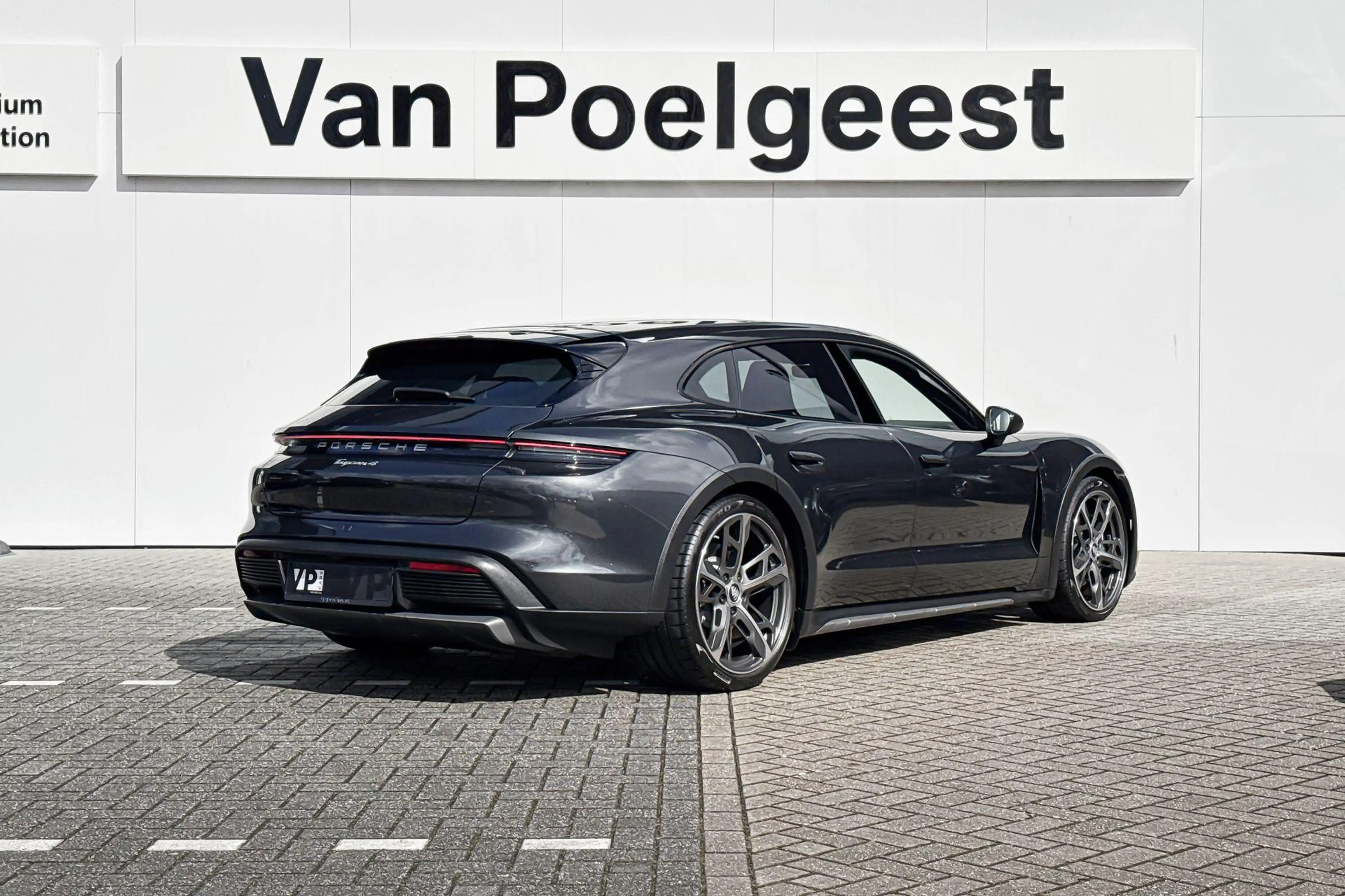 Porsche Taycan Cross Turismo 4 93 kWh — photo 4