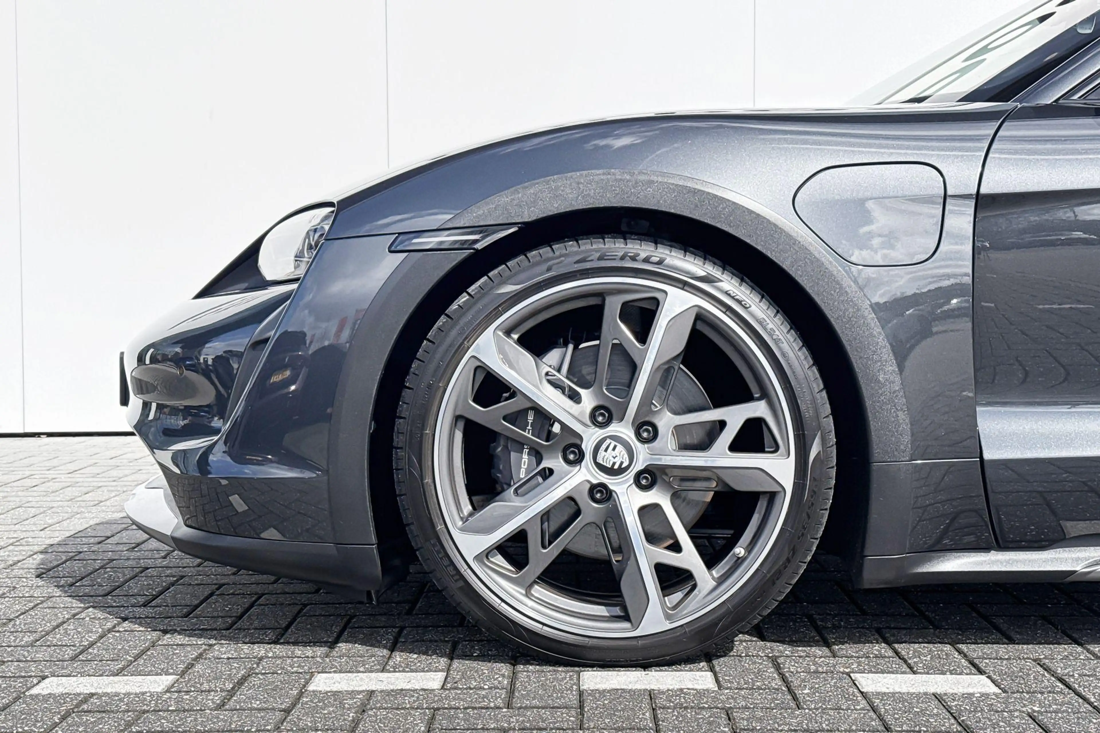 Porsche Taycan Cross Turismo 4 93 kWh — photo 3
