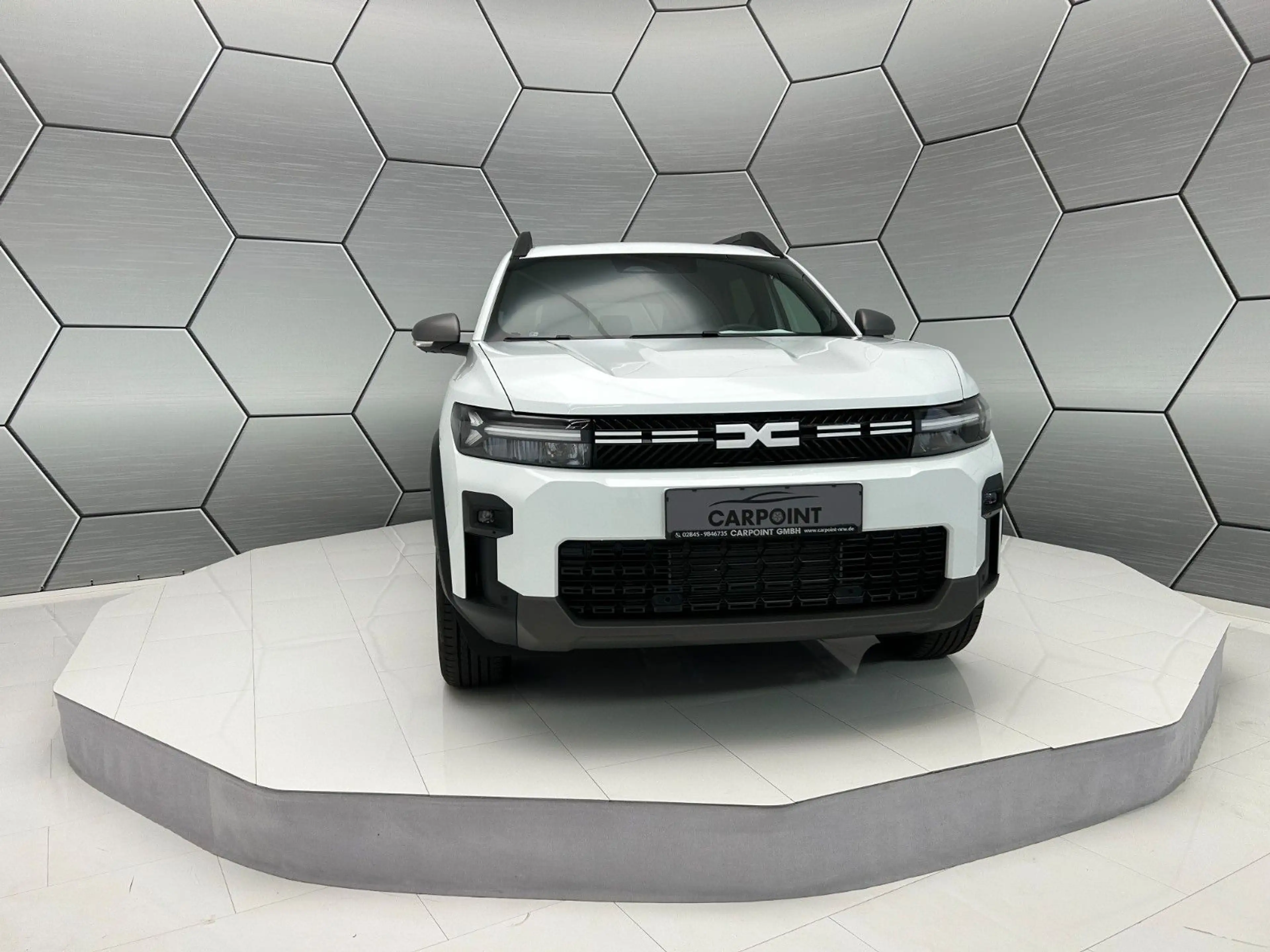 Dacia Bigster Journey mild-hybrid 140 Pano+Winter+City — photo 9