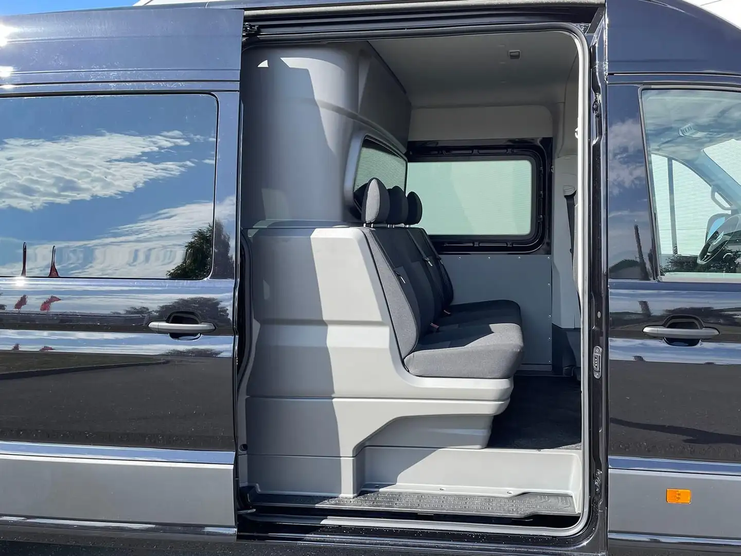 Volkswagen Crafter 35 Kasten PLUS L4H3 6SITZE MIXTO NAV AHK Schwarz - 1