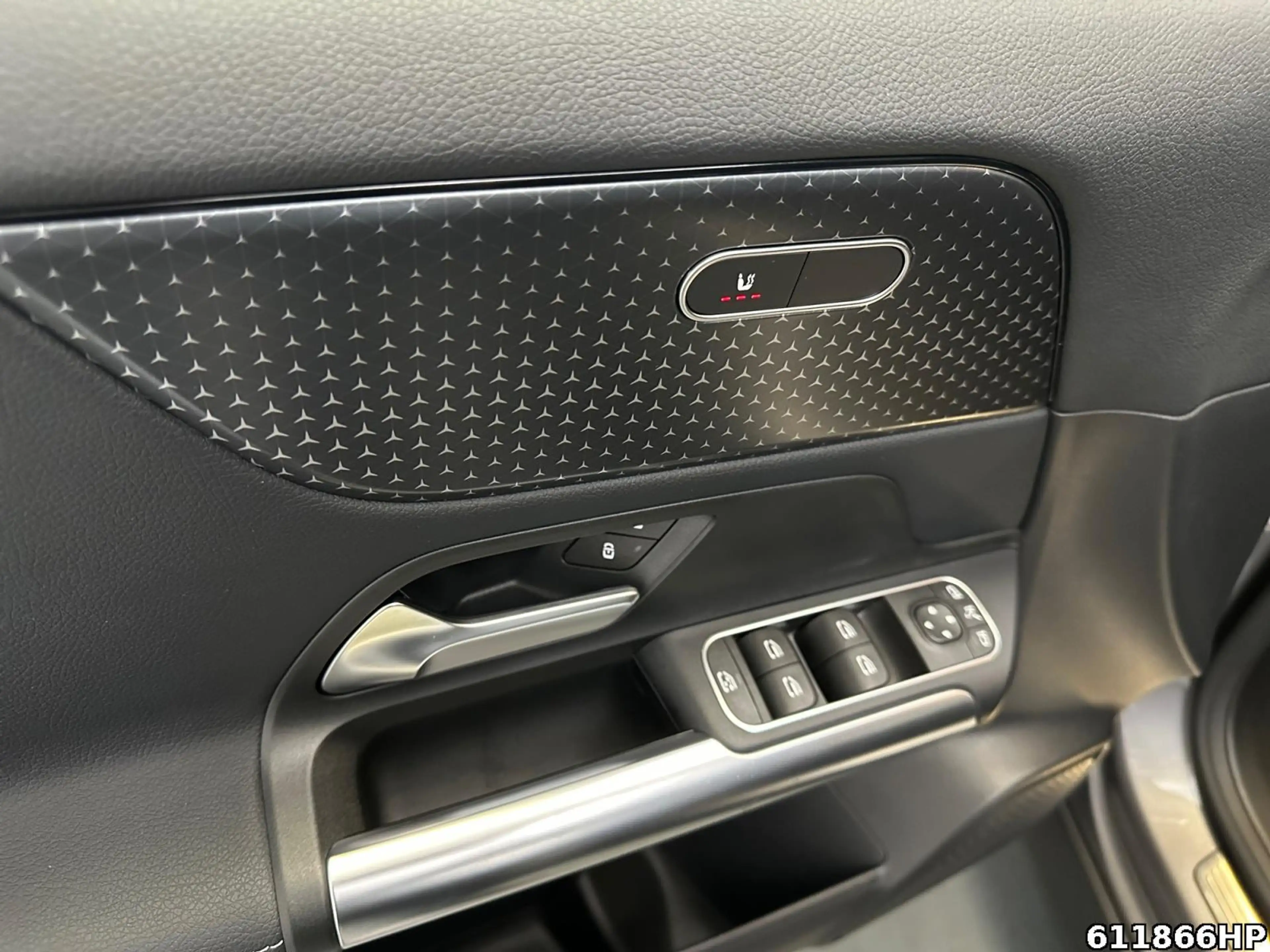 Mercedes-Benz GLA 200 Progressive DISTRONIC AHK Rückfahrkamera — photo 14
