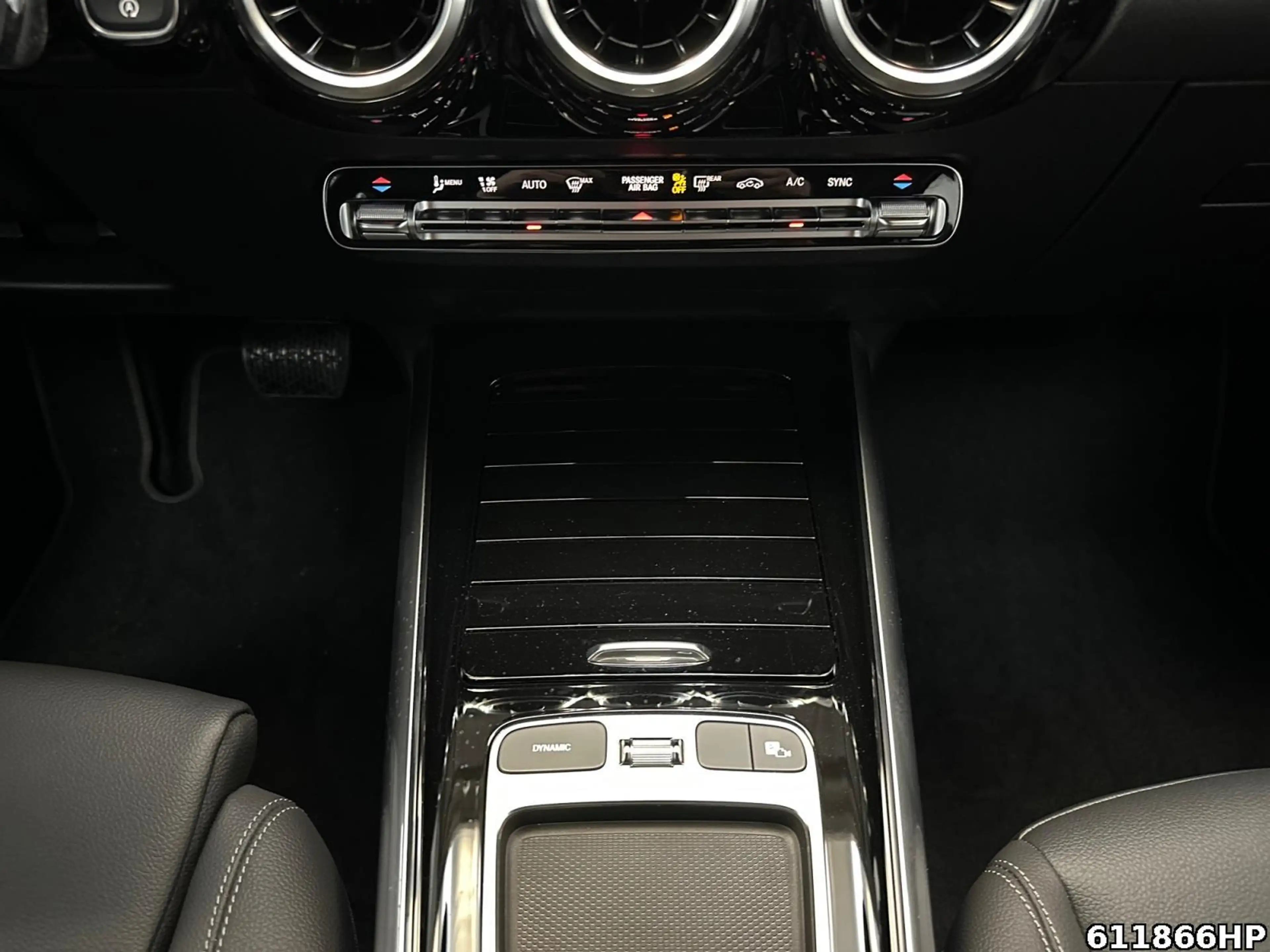 Mercedes-Benz GLA 200 Progressive DISTRONIC AHK Rückfahrkamera — photo 11
