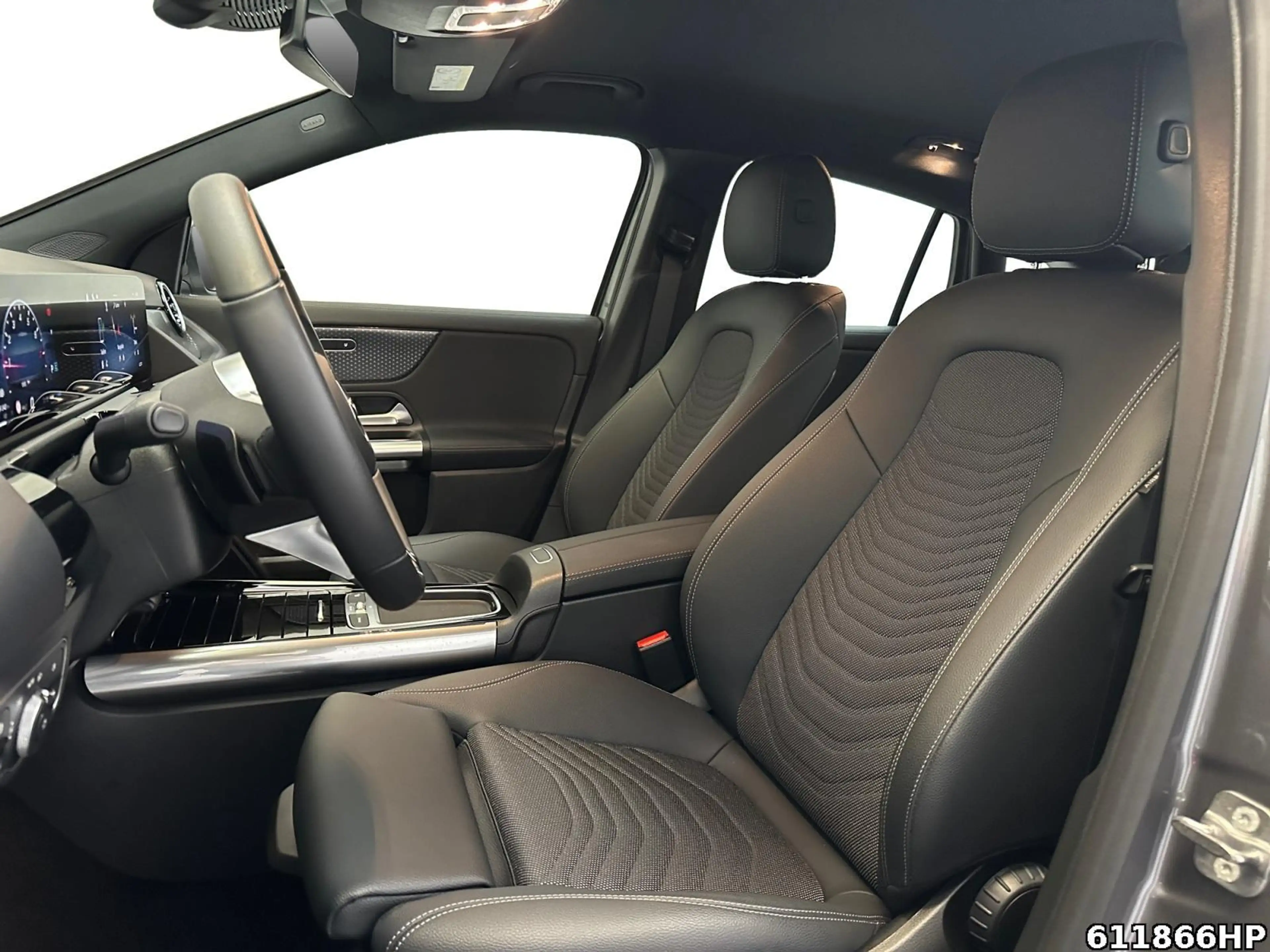 Mercedes-Benz GLA 200 Progressive DISTRONIC AHK Rückfahrkamera — photo 12