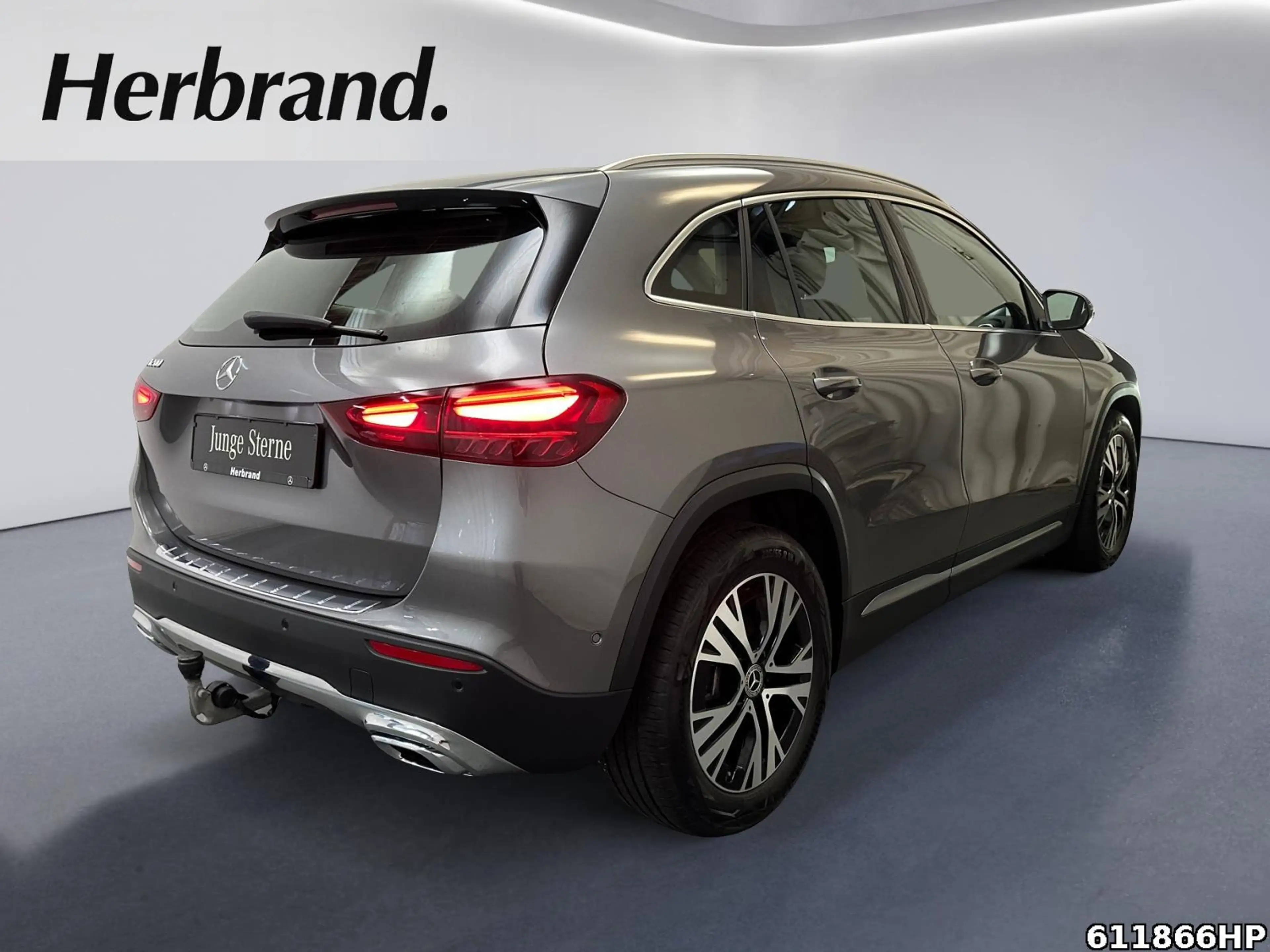 Mercedes-Benz GLA 200 Progressive DISTRONIC AHK Rückfahrkamera — photo 3