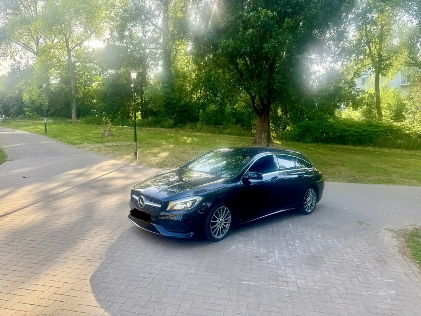 Mercedes-Benz CLA 200 d *** Édition Pack AMG *** Noir - 2