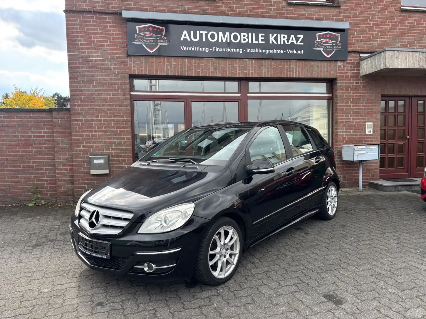 Mercedes-Benz B 180 CDI TÜV NEU NAVI TEMPOMAT PDC TEMP SHZ Schwarz - 1