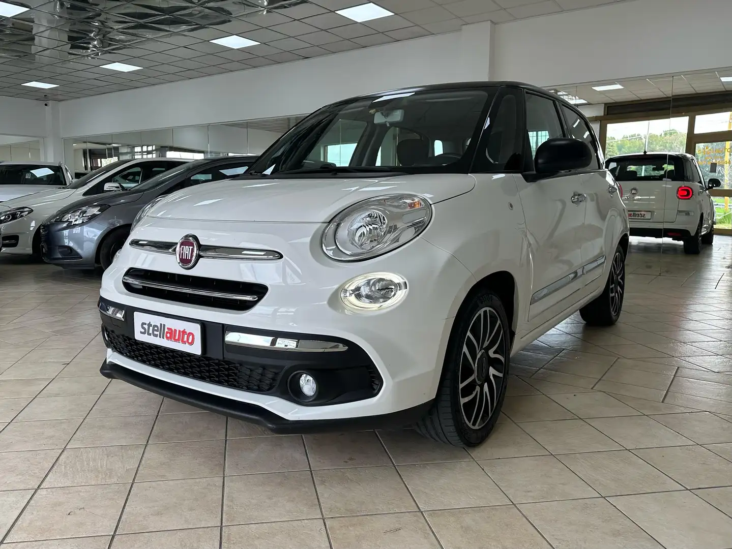 Fiat 500L 1.4 Lounge 95cv my19 Bianco - 1
