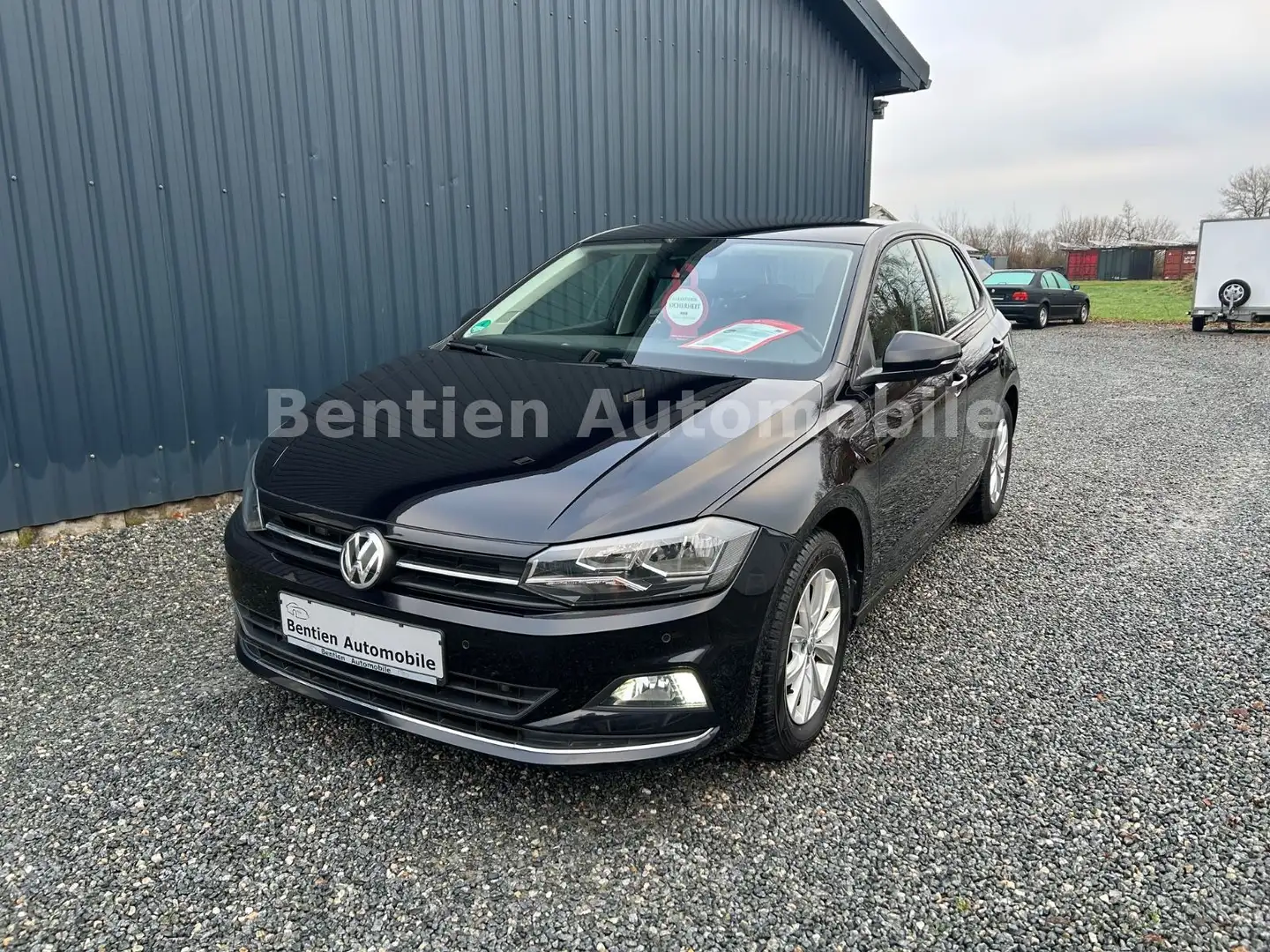Volkswagen Polo VI Highline,Klima,PDC,SHZ,Alu mit Ganzjahre Zwart - 2