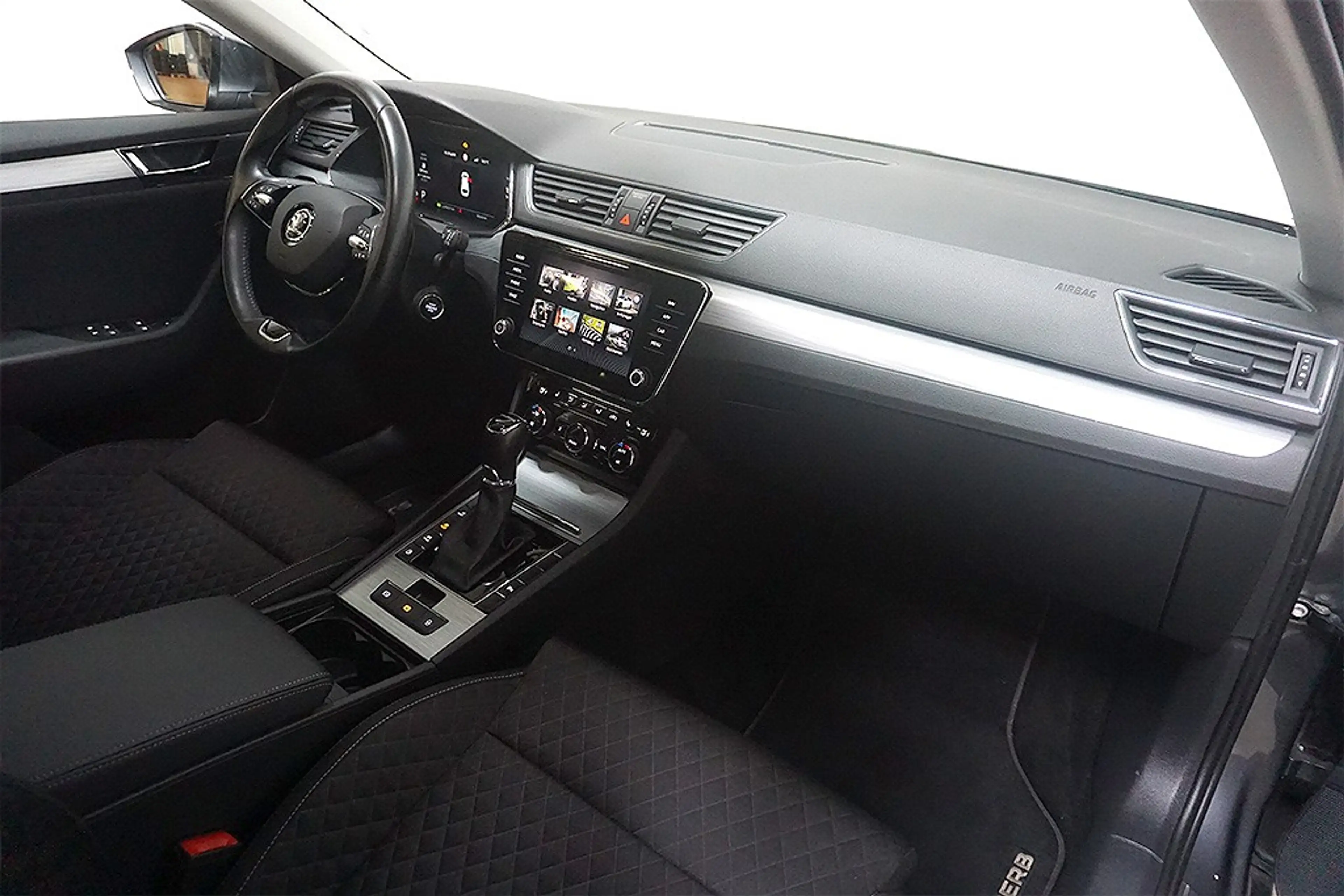 Skoda Superb 1.4eTSI iV DSG Ambition Virtual AHK Sthz — photo 11
