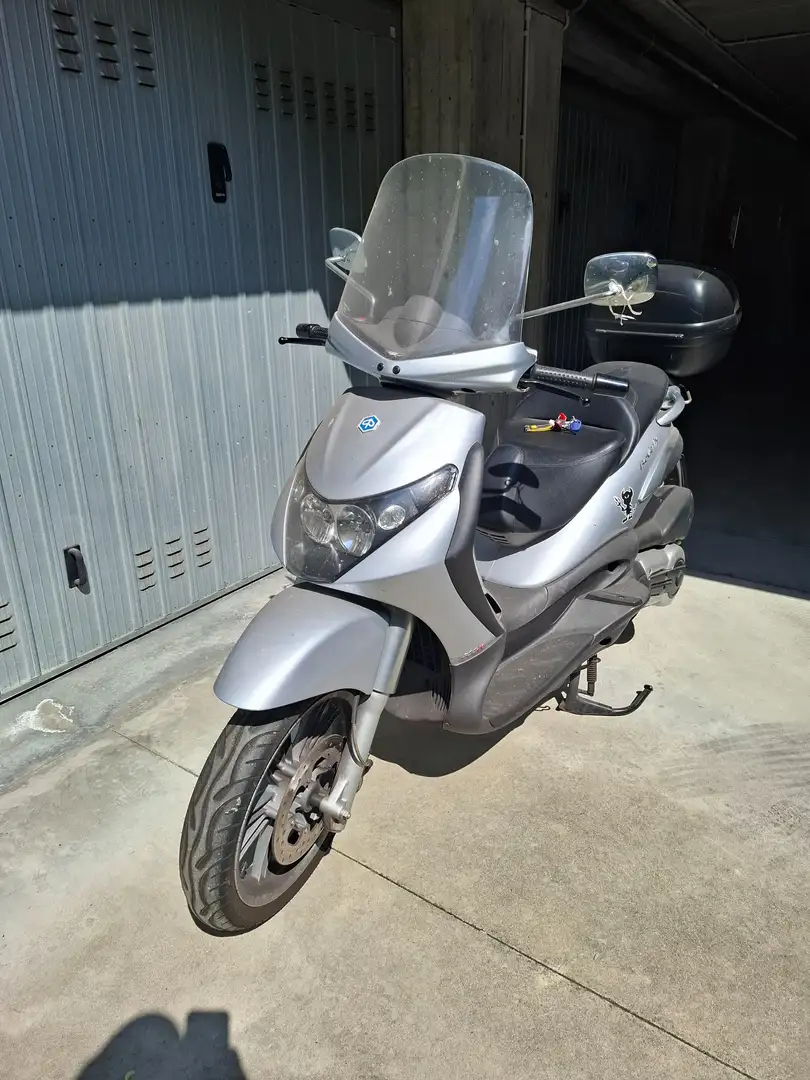 Piaggio Beverly 400 Šedá - 2