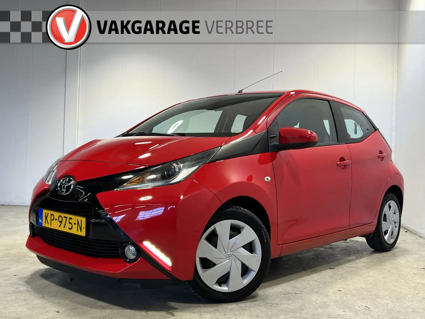 Toyota Aygo 1.0 VVT-i x-play | Origineel Nederlandse auto | Ai Rouge - 1