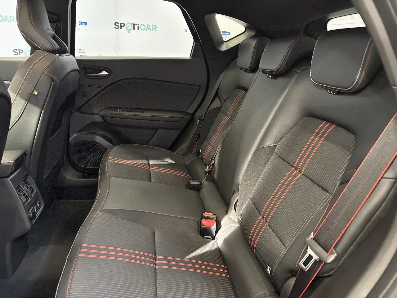 Renault Captur 1.6 HEV E-TECH 105KW RS LINE 11
