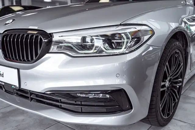 BMW 5 Series view 11