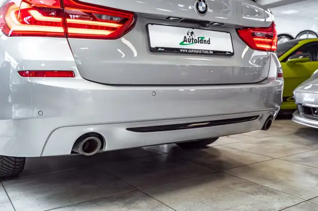 BMW 5 Series view 15