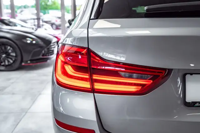 BMW 5 Series view 14