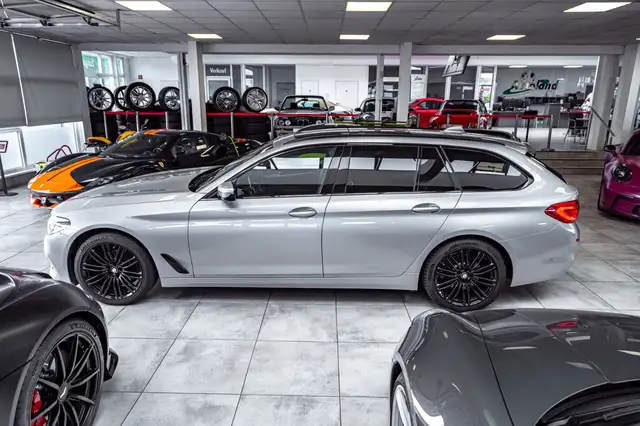 BMW 5 Series view 4