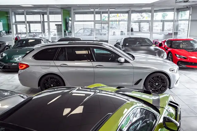 BMW 5 Series view 8