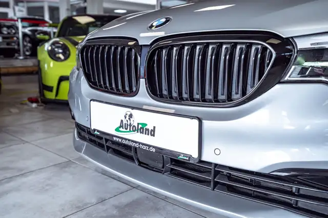 BMW 5 Series view 10