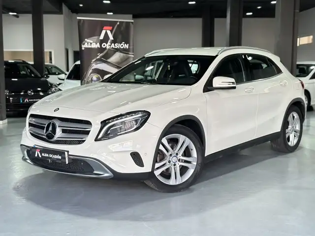 Mercedes-Benz GLA 200 200d 7G-DCT