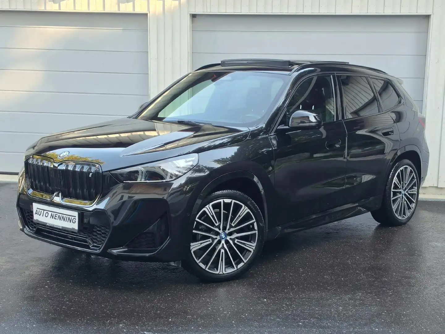 BMW iX1 30 xDrive M Sport AHK ACC 20" SOH 94,8% Schwarz - 2