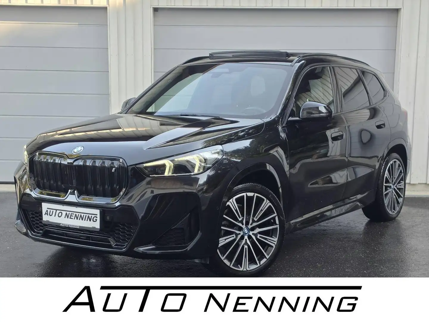 BMW iX1 30 xDrive M Sport AHK ACC 20" SOH 94,8% Schwarz - 1