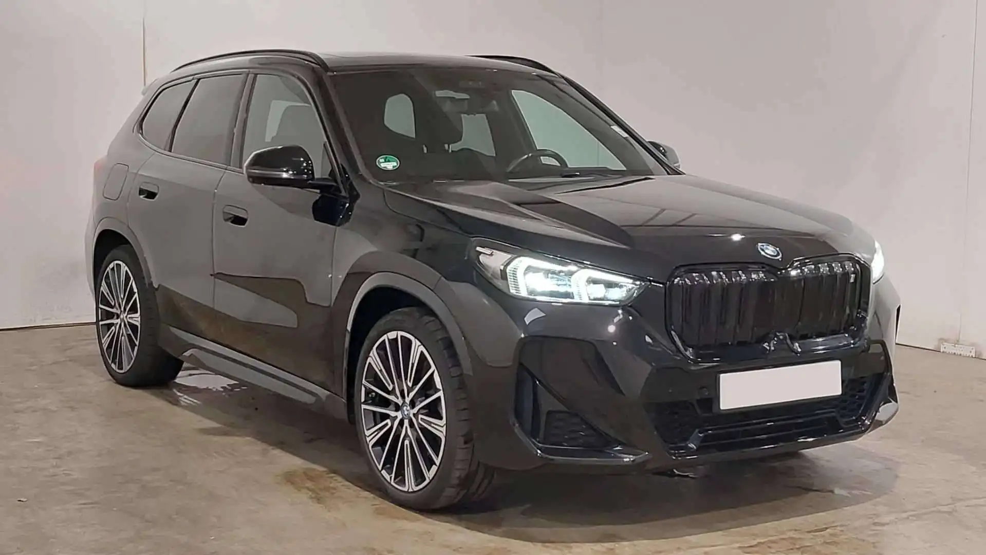 BMW iX1 30 xDrive M Sport AHK ACC 20" BATTERIEZERTIFIKAT Schwarz - 2