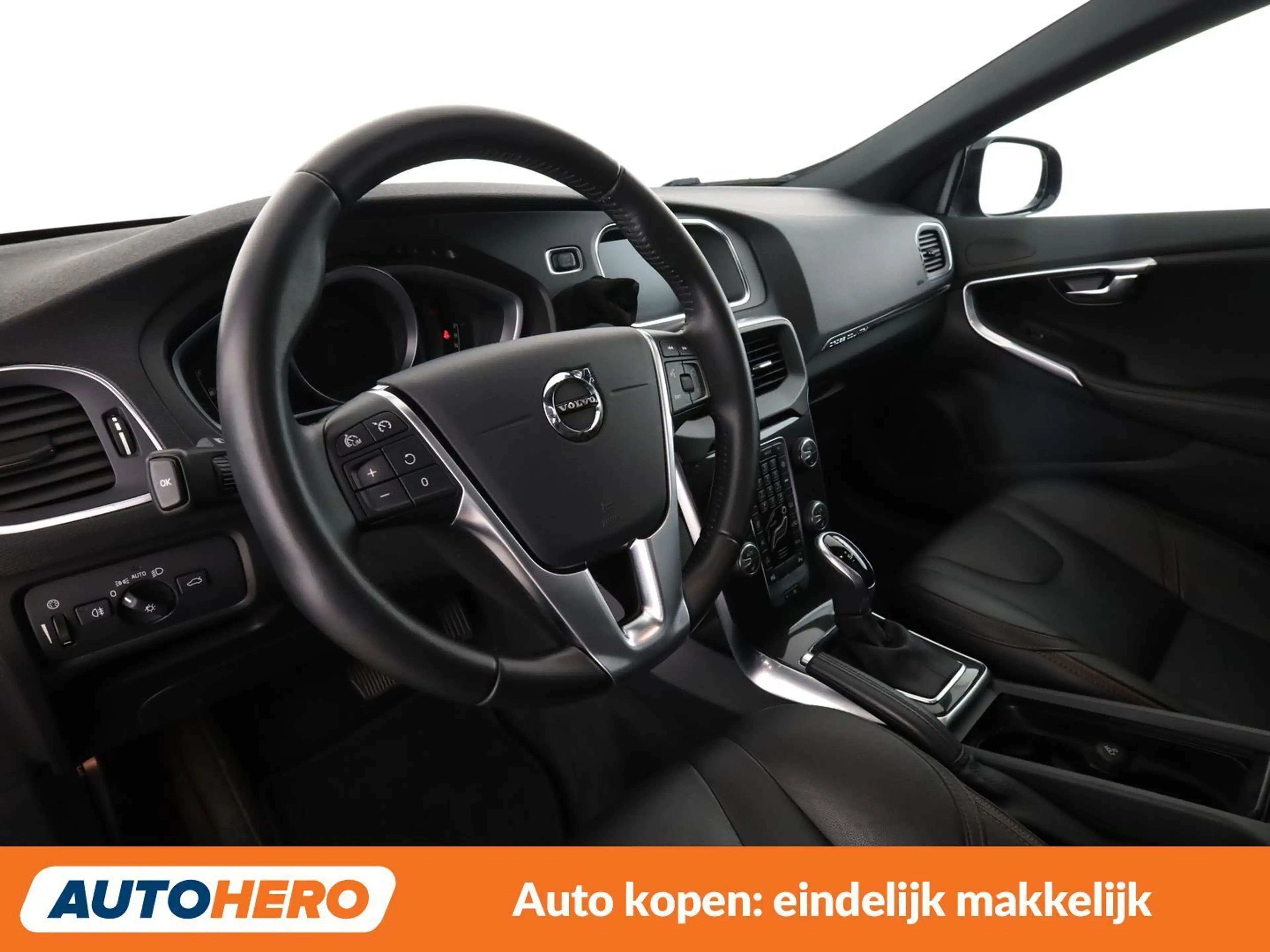 Volvo V40 Cross Country 1.5 Pro — photo 11