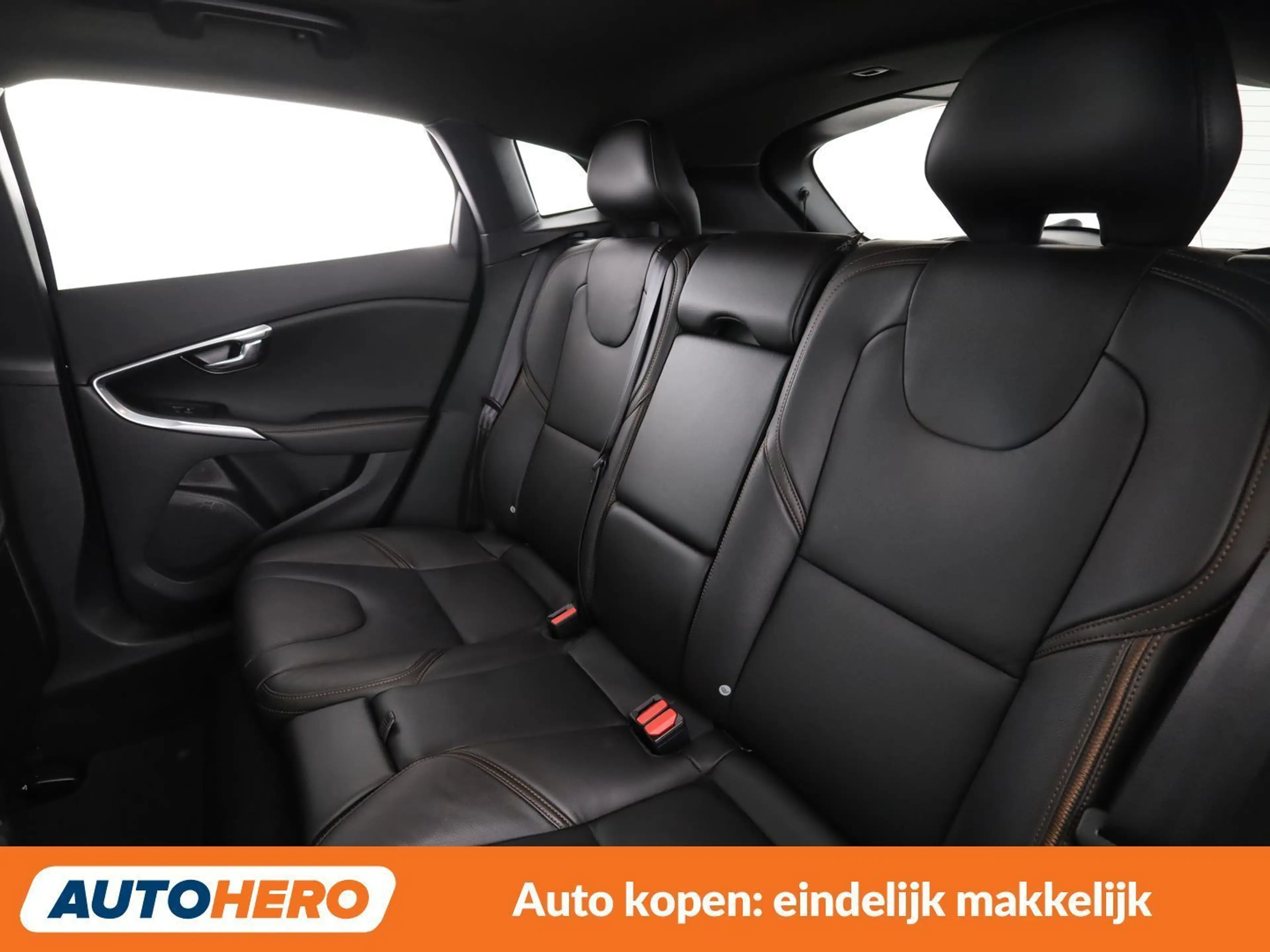 Volvo V40 Cross Country 1.5 Pro — photo 14