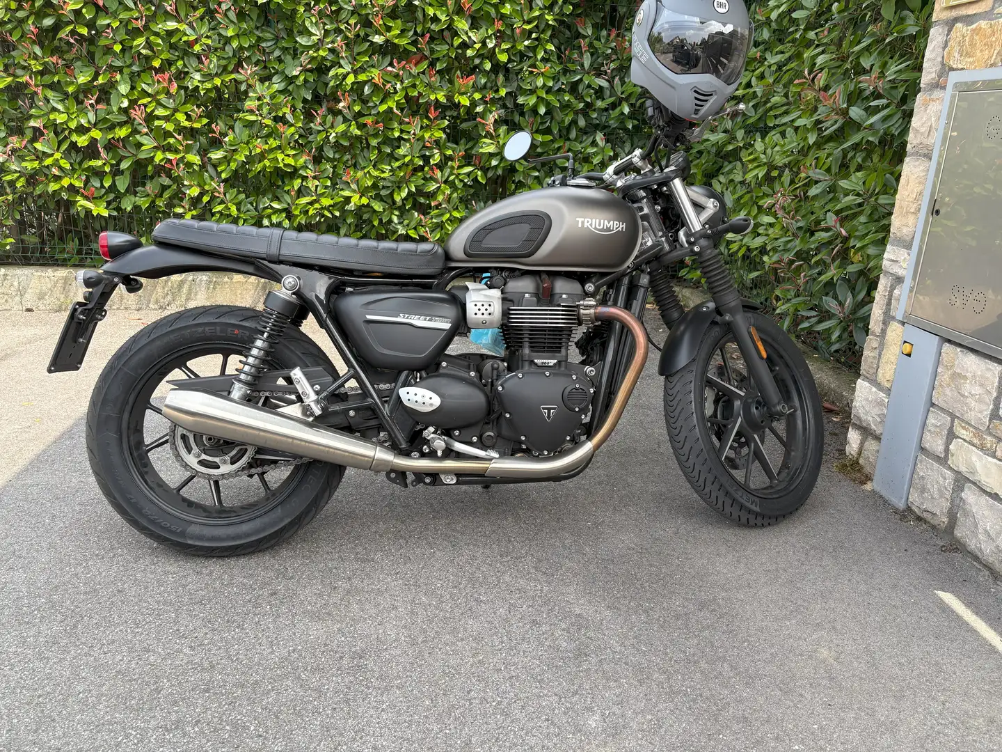 Triumph Street Twin Gri - 1