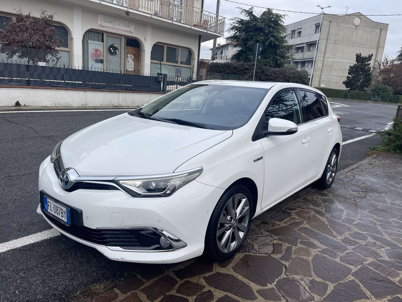 Toyota Auris Auris II 2015 1.8h Lounge cvt